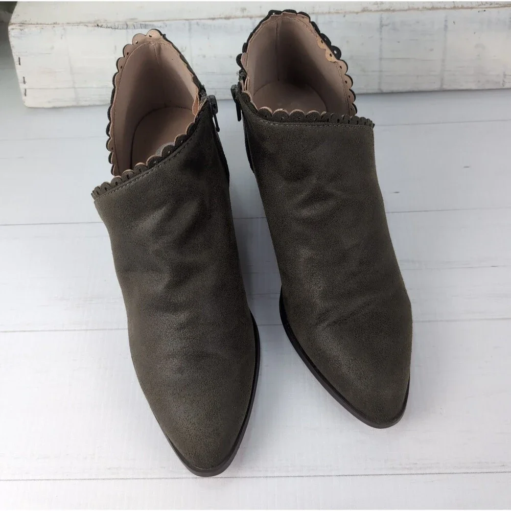 Journee Collection Women's Tessa Scalloped Olive Green Block Heel Booties Size 9